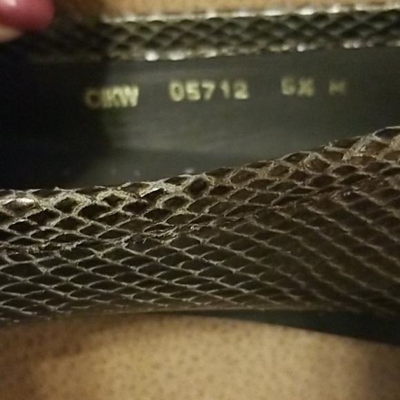 IF THE SHOE FITS, WEAR IT❣️Snake skin style Stuart Weitzman shoes - Picture 8 of 9